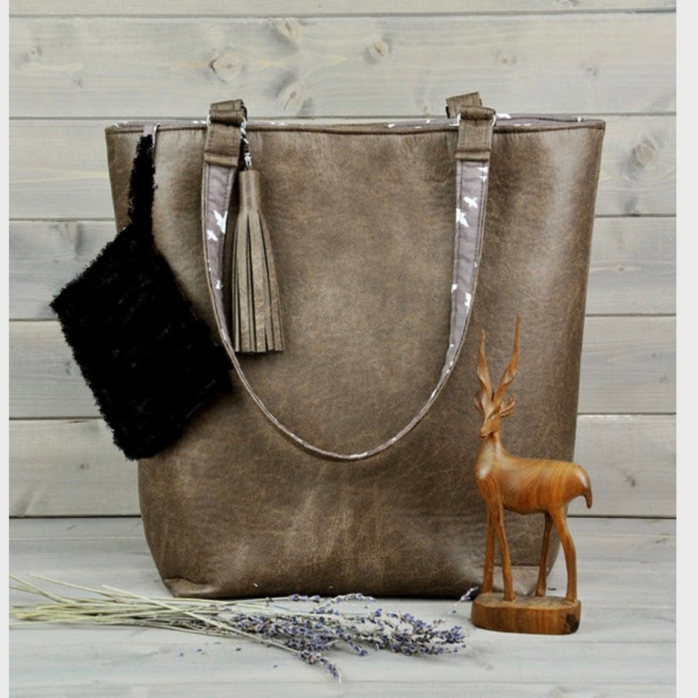 NWT Large Oversized Faux Leather Strap Over Shoulder Bag Weekend Tote Overnight